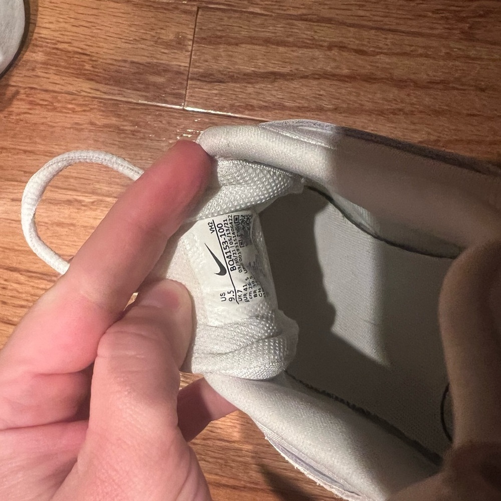 Nike - Picture 3 of 3